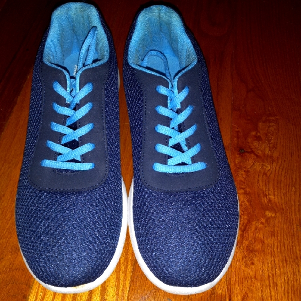 Pro player  pre-owned conditions  sneaker  size 9 color  blue